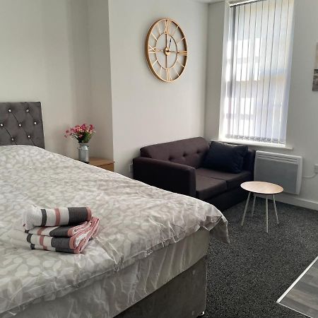 Bv Comfy Budget Studio At Quebec Street Bradford Bradford  Bagian luar foto