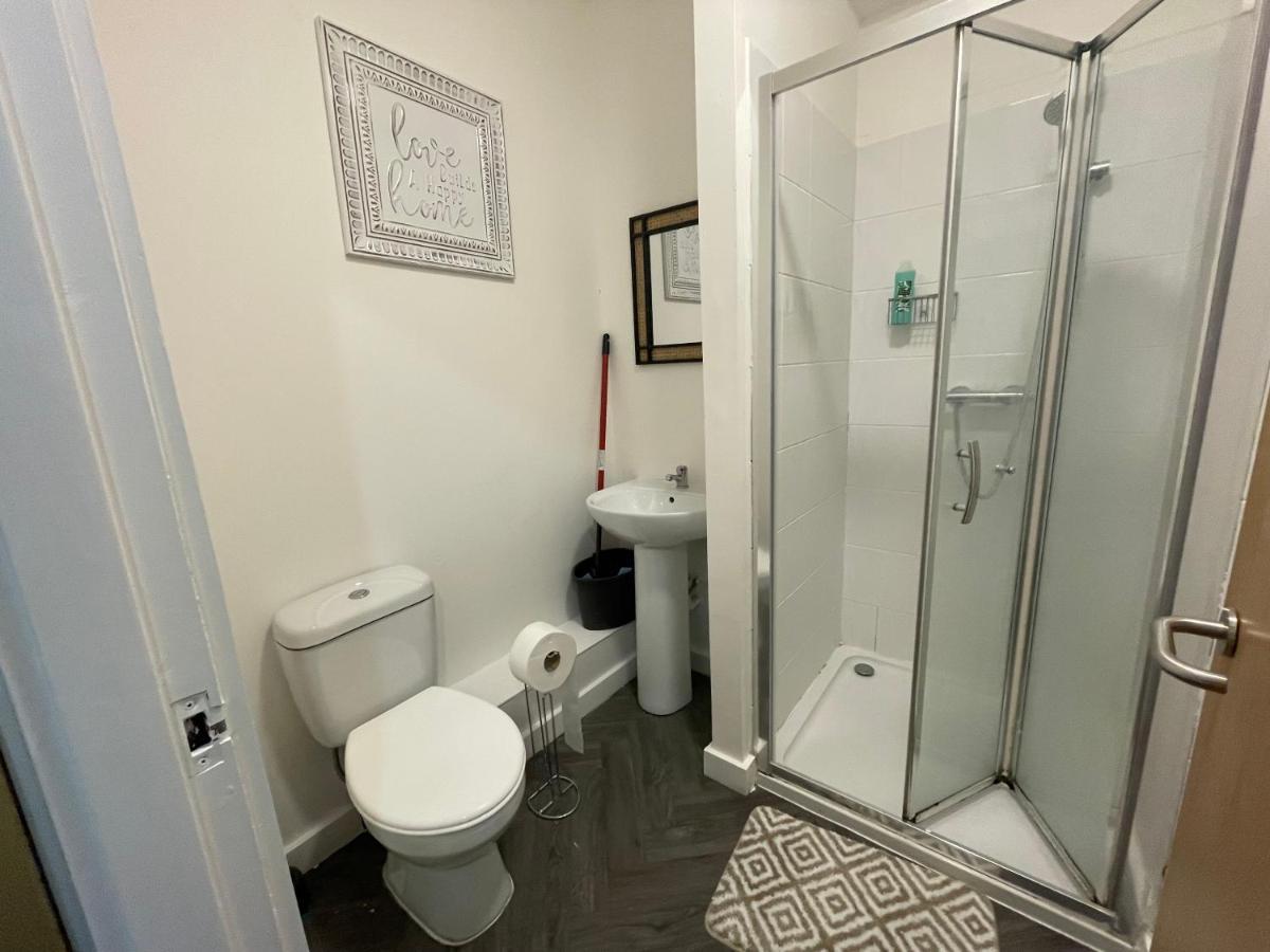 Bv Comfy Budget Studio At Quebec Street Bradford Bradford  Bagian luar foto